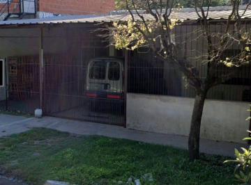 Casa · 219m² · 3 Ambientes · 1 Cochera · Casa en Venta 4 Ambientes con Quincho Cerrado