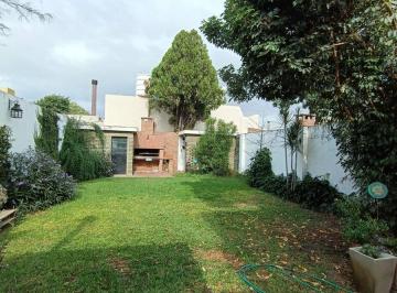 Casa · 230m² · 8 Ambientes · Venta Casa 5 Dorm. Junior - Apta Credito