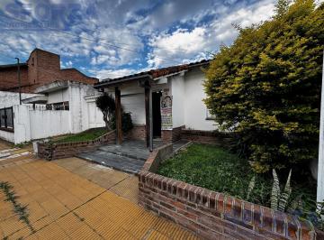 Casa · 80m² · 4 Ambientes · 2 Cocheras · Casa en Venta en Muñiz Centro