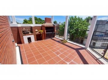 Casa · 160m² · 5 Ambientes · 1 Cochera · Venta - Liniers - Casa en Esquina con Terraza y Parrilla - Apto Credito Hipotecario