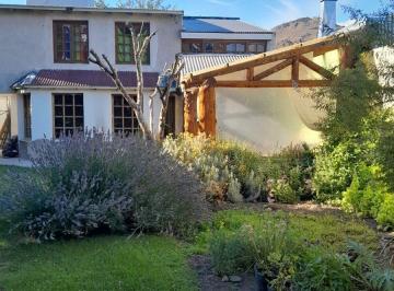 PH · 130m² · 4 Ambientes · Casa en Esquel con 2 Dorm. y Patio.