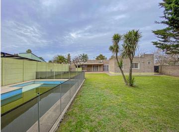 Casa · 252m² · 6 Ambientes · 2 Cocheras · Casa en Funes