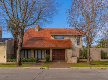 Casa · 326m² · 7 Ambientes · Casa en Venta Parque Luro