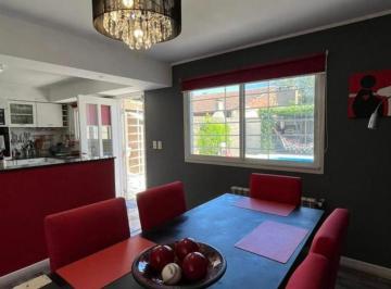 Casa · 270m² · 4 Ambientes · 3 Cocheras · Casa en Caisamar
