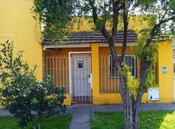 PH · 98m² · 3 Ambientes · 1 Cochera · PH en Victoria