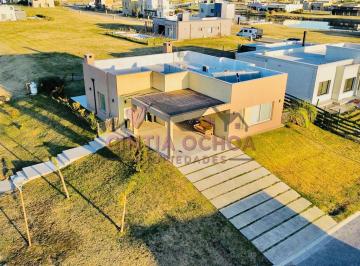 Casa · 134m² · 4 Ambientes · 2 Cocheras · Casa en Venta/ Alquiler de 4 Ambientes en Santa Clara Al Sur, Canning San Vicente