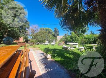 Casa · 241m² · 7 Ambientes · 1 Cochera · Refugio Natural con Estilo Colonial a Minutos de La Ciudad
