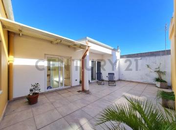 PH · 93m² · 4 Ambientes · PH en Venta con Terraza y Acceso Independiente – La Plata