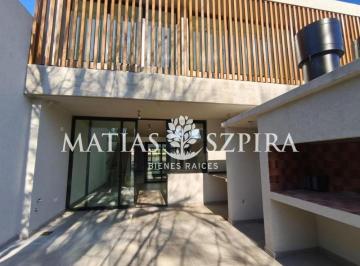 Casa · 150m² · 4 Ambientes · 2 Cocheras · Casa 4 Ambientes en Ituzaingo