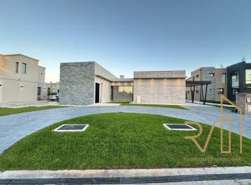 Casa de 4 ambientes, Ezeiza · Casa a Estrenar 4 Amb. - Barrio Los Talas. Financiación