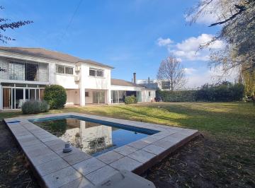 Casa · 450m² · 4 Dormitorios · 2 Cocheras · Espectacular Casa en Venta Chacras de Coria
