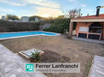 Casa · 283m² · 10 Ambientes · 2 Cocheras · Alto Alberdi - Casa en Venta - 5 Dorm.