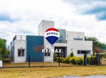 Casa · 277m² · 7 Ambientes · 1 Cochera · Casa 6 Dorm. Venta Ojimoro Zona Aeropuerto