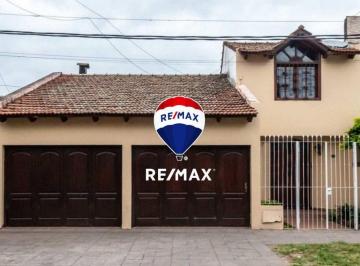 Casa · 305m² · 6 Ambientes · 2 Cocheras · Casa 3 Dorm. Venta B° Tres Cerritos
