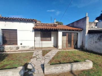 Casa · 80m² · 3 Ambientes · 2 Cocheras · Casa con Jardin en Venta Lomas de Zamora