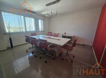 Oficina comercial · 250m² · 10 Ambientes · Oficina en Alquiler en Centro de Neuquen
