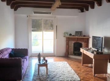 Departamento · 110m² · 4 Ambientes · Departamento de 3 Ambientes Al Frente con Balcón.