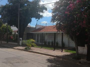 Casa · 200m² · 8 Ambientes · 3 Cocheras · Se Vende Increible Casa en Barrio Maipu