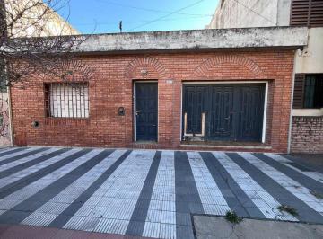 Casa · 135m² · 4 Ambientes · 1 Cochera · Venta Casa a Refaccionar 2 Dorm. Pueyrredon