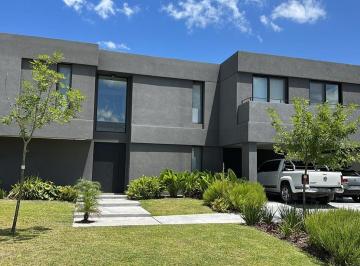 Casa · 316m² · 7 Ambientes · 2 Cocheras · Casa Venta Barrio San Gabriel a Agua Apto Credito