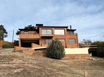 Casa · 299m² · 6 Ambientes · 2 Cocheras · Casa de Categoría, 3 Dorm., Mas Departamento, Pileta, Villa Carlos Paz, Villa del Lago