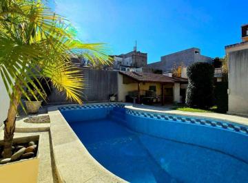 Casa · 272m² · 4 Ambientes · 2 Cocheras · Venta Casa 4 Amb Parque Pileta Terraza Pueyrredón
