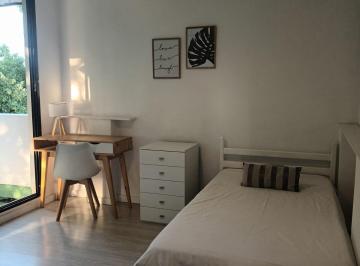 Casa de 3 ambientes, Vicente López · Habitación Para Mujeres en Casa Compartida
