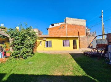 Casa · 47m² · 5 Ambientes · 1 Cochera · Venta Casa Multifamiliar Isidro Casanova 330 m²