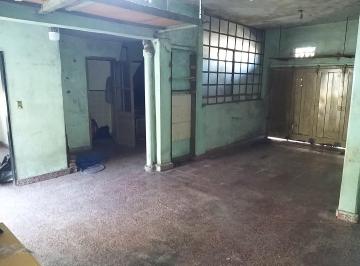 Casa de 4 ambientes, Mataderos · Casa en Alquiler 4 Amb. C/patio, Galpon y Cochera