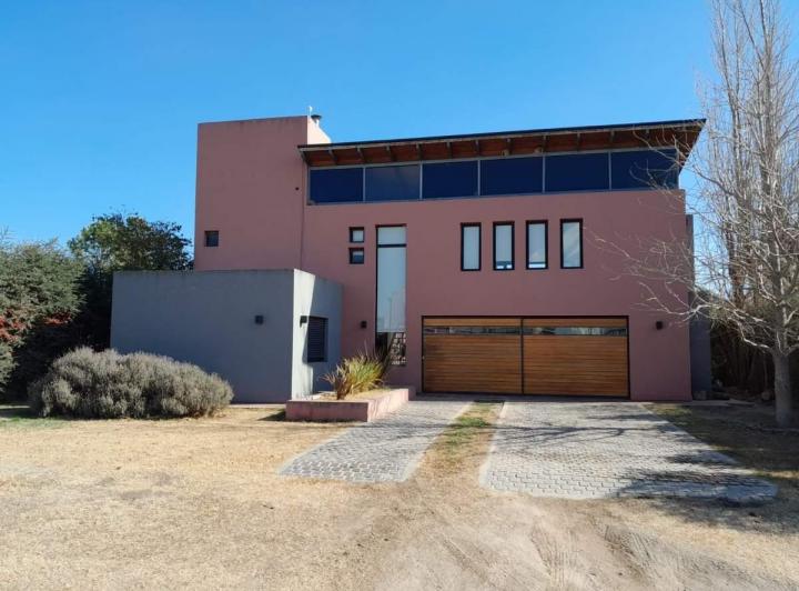 Casa · 190m² · 2 Ambientes