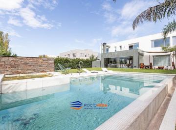 Casa · 1200m² · 6 Ambientes · 2 Cocheras · Casa en Venta Country Terravista, General Rodriguez