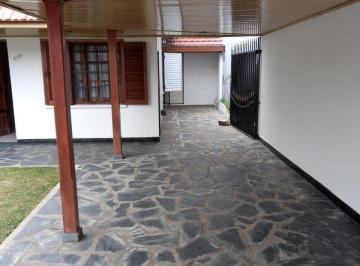 Casa de 4 ambientes, La Matanza · Casa 4 Ambientes con Garage Pasante, Jardín Al Frente y Patio Al Fondo