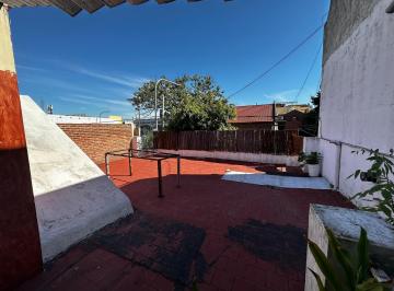 Casa · 230m² · 10 Ambientes · 1 Cochera · Casa en Venta - Barrio Flores