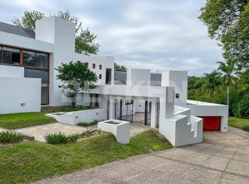 Casa · 809m² · 6 Ambientes · 2 Cocheras · Casa en Las Delicias Terreno Frente Al Rio