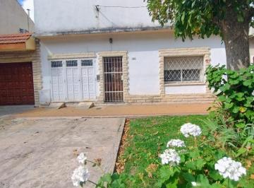 Casa · 180m² · 5 Ambientes · 1 Cochera · Venta Casa 6 Amb. Lomas de Zamora Excelente Ubicación!