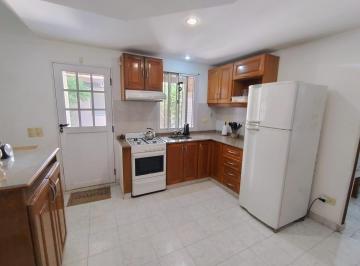 Casa · 197m² · 5 Ambientes · 3 Cocheras · Venta Casa Lomas de Zamora 6 Amb/ Acepta Permuta por Dpto!