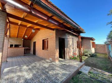 Casa · 114m² · 4 Ambientes · 2 Cocheras · Casa en Venta en Unquillo