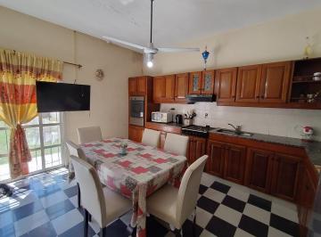 Casa · 199m² · 4 Ambientes · 1 Cochera · Venta Casa 4 Amb/ Remedios de Escalada!lanús Acepta Permuta