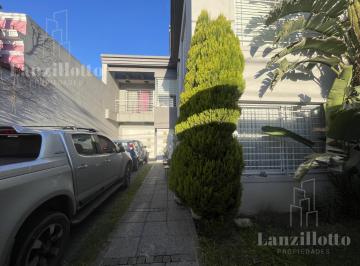 Casa · 270m² · 4 Ambientes · 1 Cochera · Casa en Dos Plantas