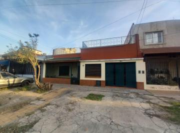Casa de 3 ambientes, La Matanza · Nueva Tasación / Casa 3 Ambientes con Cochera, Jardín Al Fondo y Terraza