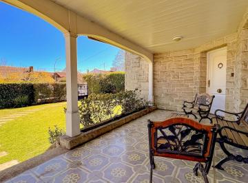 Casa · 392m² · 7 Ambientes · 1 Cochera · Venta | Propiedad de Epoca | Los Troncos