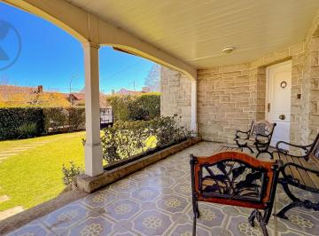 Casa · 392m² · 7 Ambientes · 1 Cochera · Venta | Propiedad de Epoca | Los Troncos