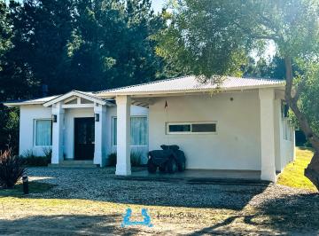 Casa de 4 ambientes, Costa Esmeralda · Venta Casa Ideal Para Disfrutar Rodeada de Pinos con Piscina y Quincho