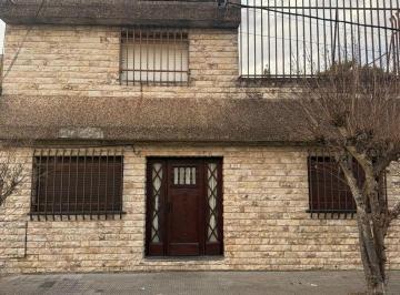 Casa · 110m² · 4 Ambientes · Oportunidad Casa Al Frente