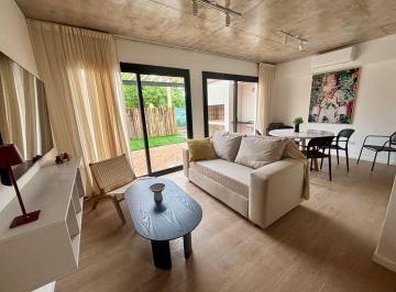 Casa · 81m² · 4 Ambientes · 1 Cochera · Venta - Casa 2 Dorm con Patio y Parrillero