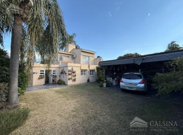 Casa · 150m² · 5 Dormitorios · 2 Cocheras · Casa en Venta Barrio Poeta Lugones