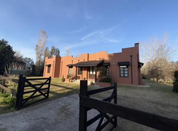 Casa · 214m² · 4 Ambientes · 2 Cocheras · Casa Estilo Campo, en Venta, El Moro, Marcos Paz