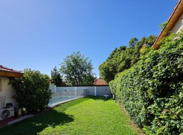 Casa de 4 ambientes, San Isidro · Hermosa Casa Amoblada 4 Amb - Fondo con Piscina en Martinez (Zona Barrio Aleman)