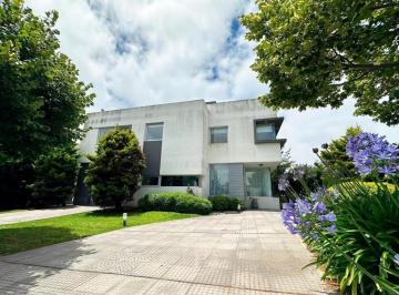 Casa · 280m² · 5 Ambientes · 4 Cocheras · Arenas del Sur Venta Casa Mar del Plata