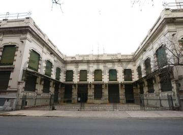 Oficina comercial · 3695m² · 10 Cocheras · Imponente Nave Administrativa en Alquiler – Depósito, Oficinas y Cocheras – Apto Todo Destino